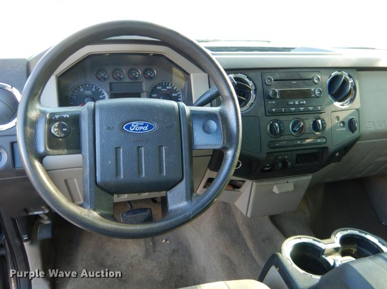 image for item DF2129 2008 Ford F350 XLT SuperCab pickup truck cab and chassis