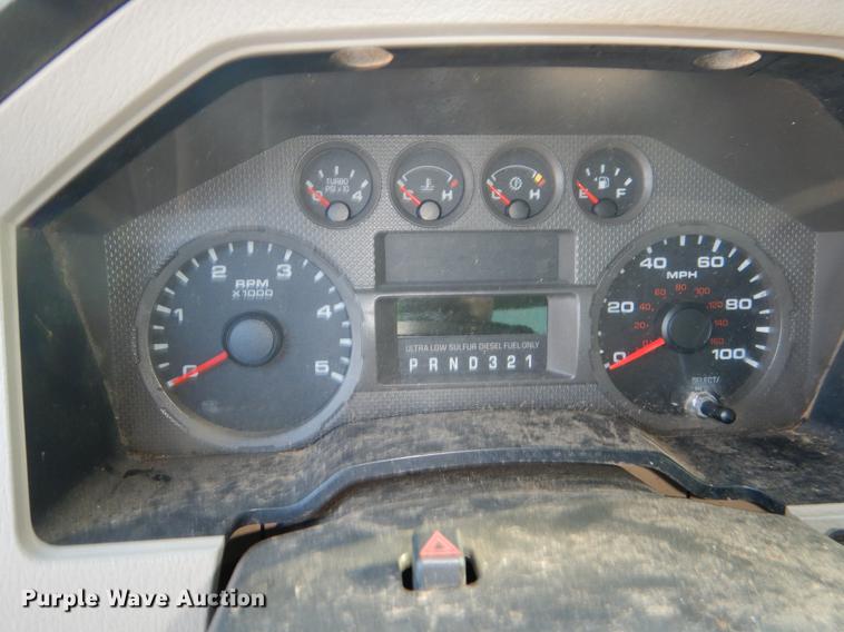 image for item DF2129 2008 Ford F350 XLT SuperCab pickup truck cab and chassis