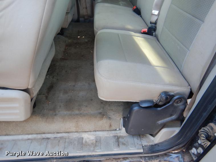 image for item DF2129 2008 Ford F350 XLT SuperCab pickup truck cab and chassis