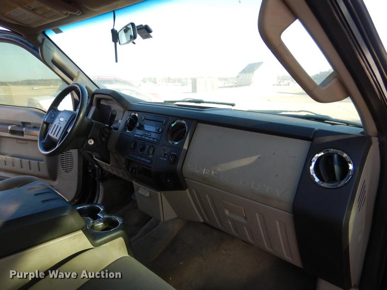 image for item DF2129 2008 Ford F350 XLT SuperCab pickup truck cab and chassis