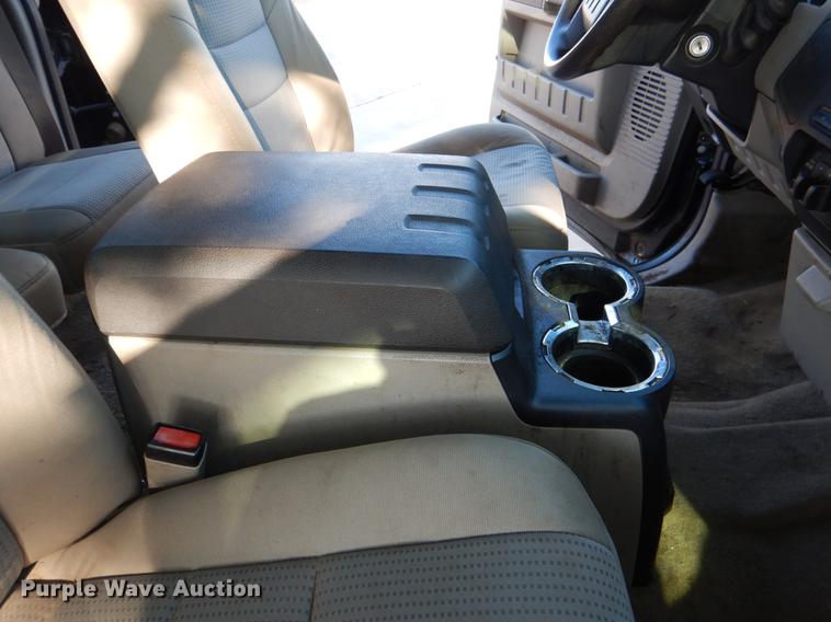 image for item DF2129 2008 Ford F350 XLT SuperCab pickup truck cab and chassis