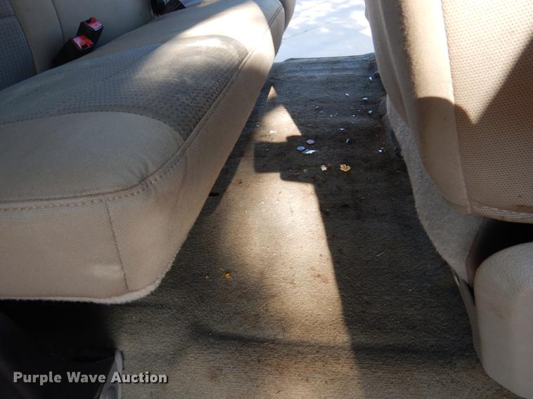 image for item DF2129 2008 Ford F350 XLT SuperCab pickup truck cab and chassis