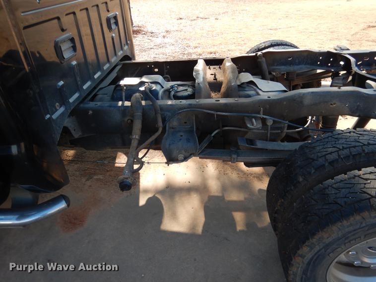 image for item DF2129 2008 Ford F350 XLT SuperCab pickup truck cab and chassis