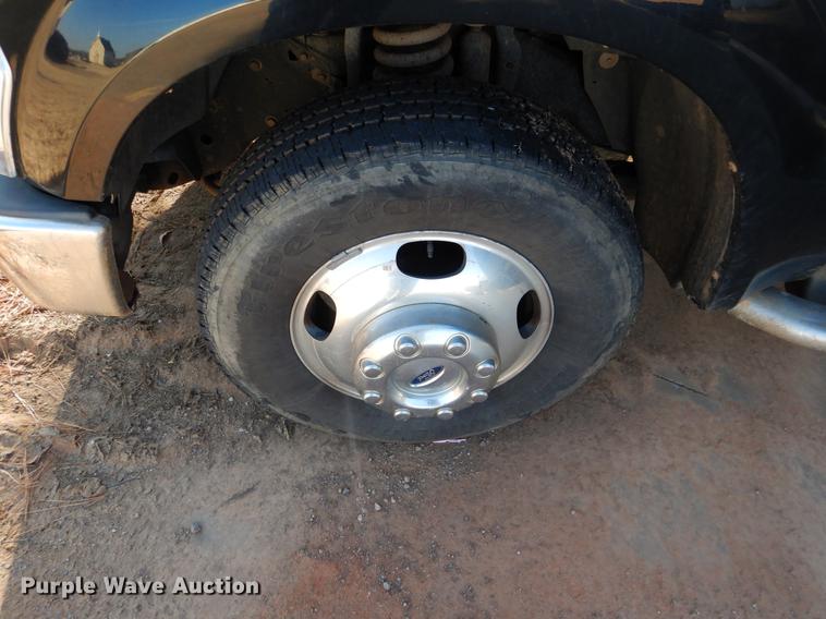 image for item DF2129 2008 Ford F350 XLT SuperCab pickup truck cab and chassis