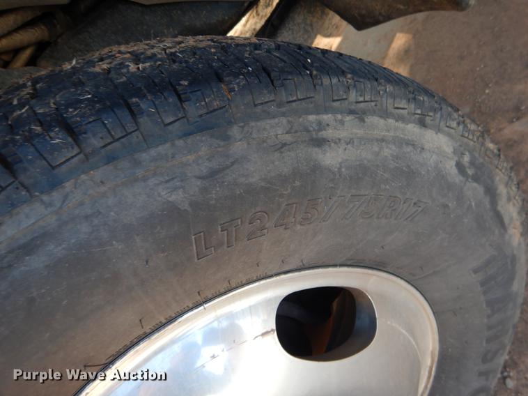 image for item DF2129 2008 Ford F350 XLT SuperCab pickup truck cab and chassis