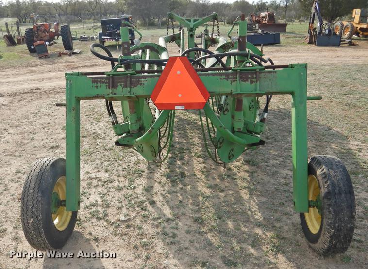 image for item DF2531 John Deere 700 hay rake