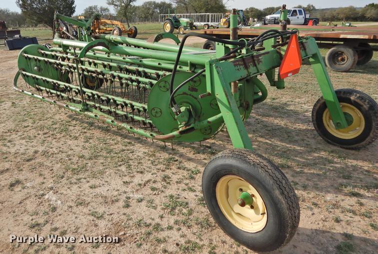 image for item DF2531 John Deere 700 hay rake