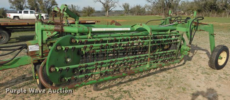image for item DF2531 John Deere 700 hay rake