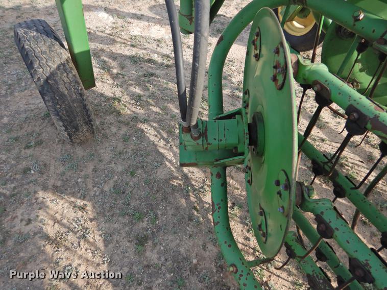 image for item DF2531 John Deere 700 hay rake