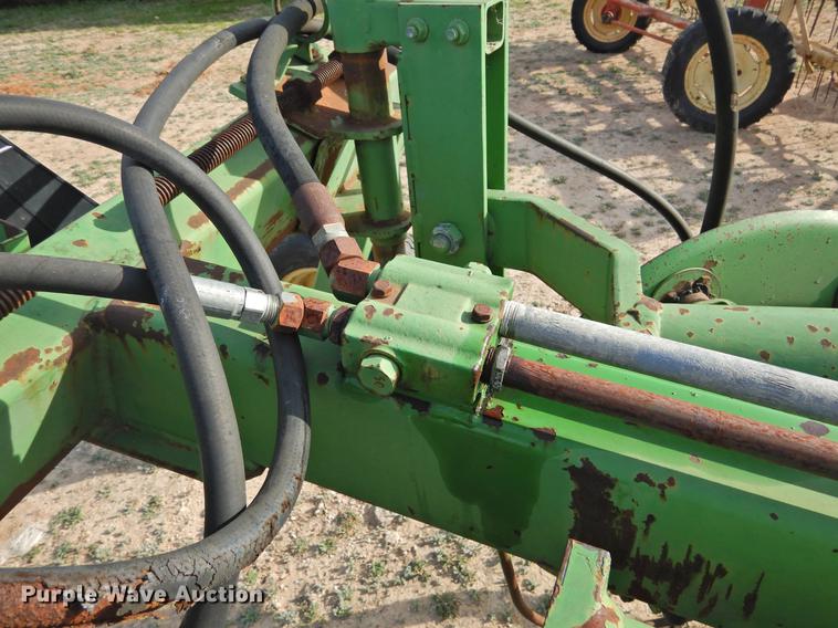 image for item DF2531 John Deere 700 hay rake