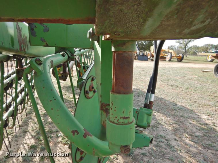 image for item DF2531 John Deere 700 hay rake