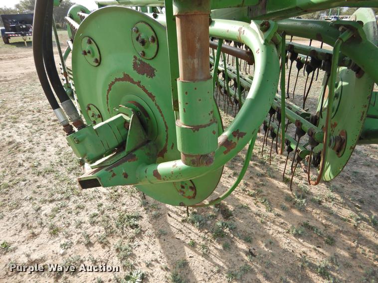 image for item DF2531 John Deere 700 hay rake