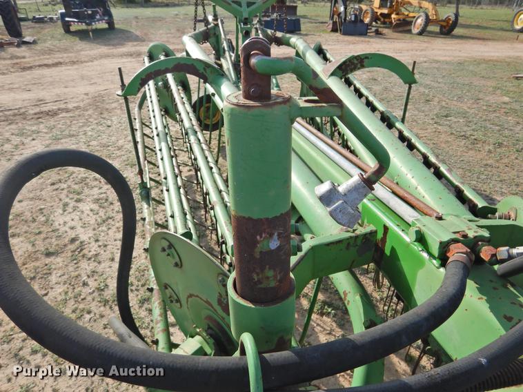 image for item DF2531 John Deere 700 hay rake