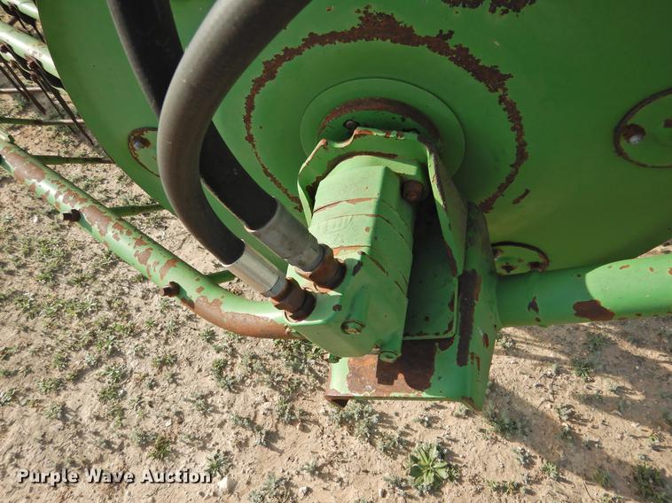 image for item DF2531 John Deere 700 hay rake