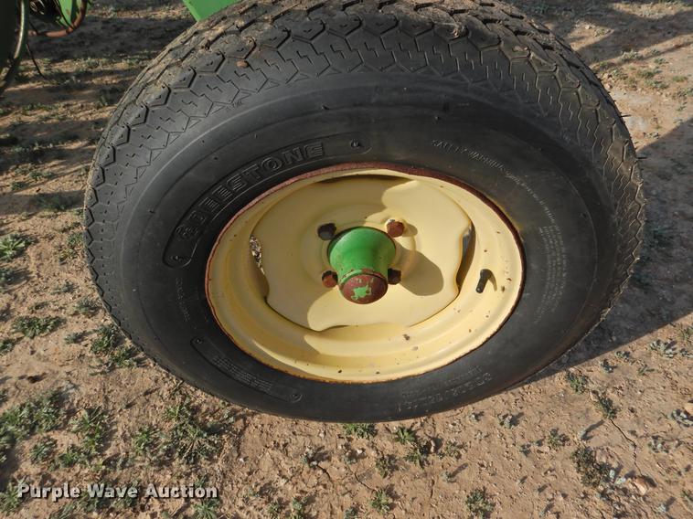 image for item DF2531 John Deere 700 hay rake