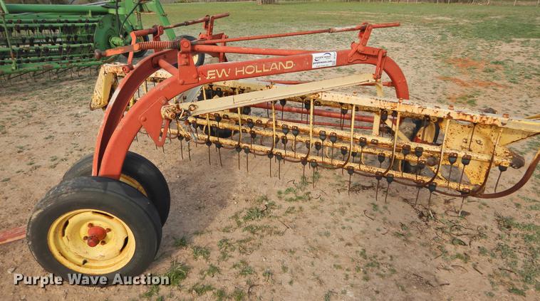 image for item DF2532 New Holland 258 hay rake