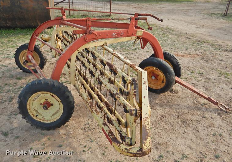image for item DF2532 New Holland 258 hay rake