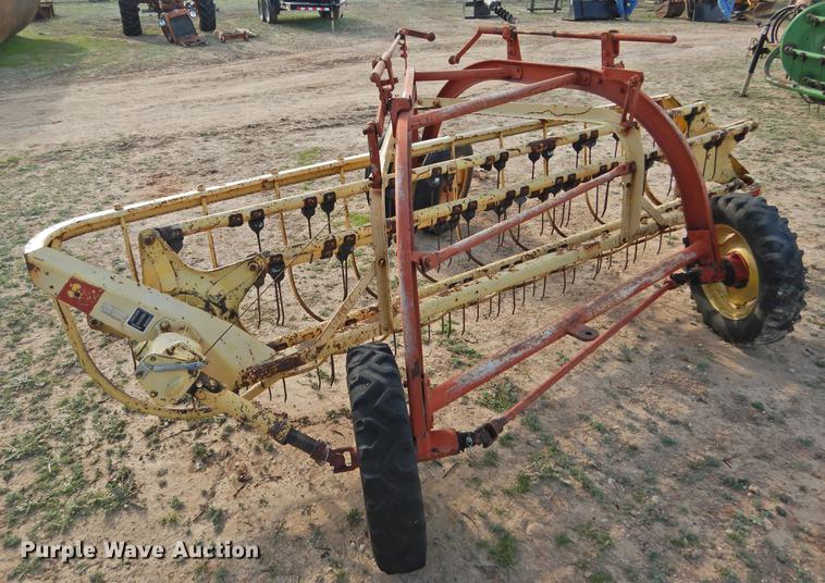 image for item DF2532 New Holland 258 hay rake