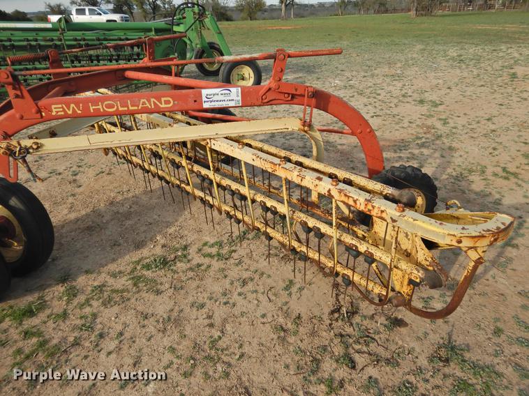 image for item DF2532 New Holland 258 hay rake