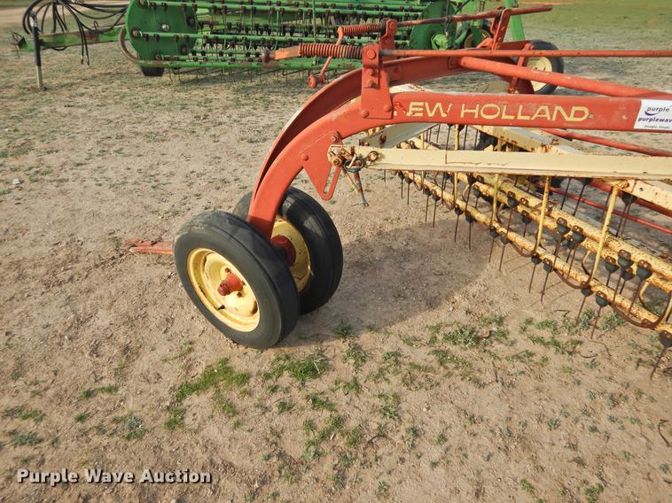 image for item DF2532 New Holland 258 hay rake