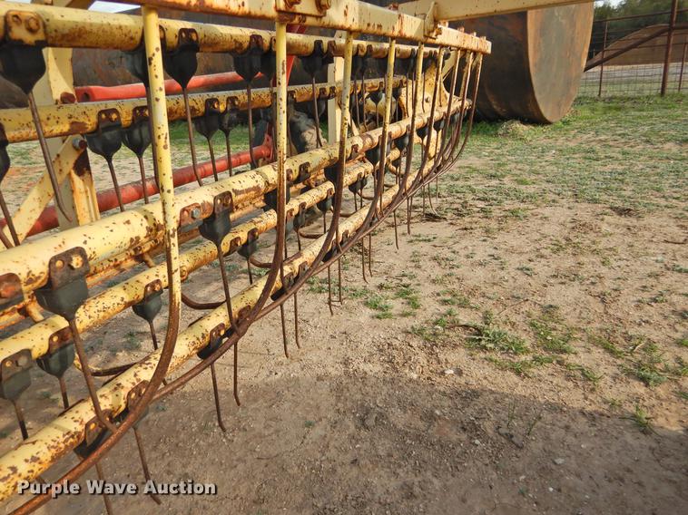 image for item DF2532 New Holland 258 hay rake