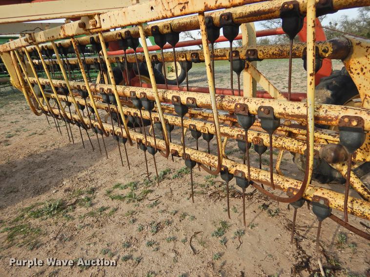 image for item DF2532 New Holland 258 hay rake