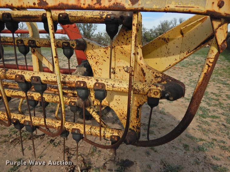 image for item DF2532 New Holland 258 hay rake
