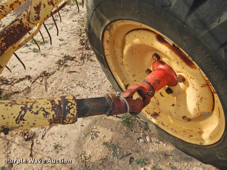 image for item DF2532 New Holland 258 hay rake