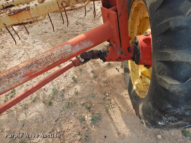 image for item DF2532 New Holland 258 hay rake