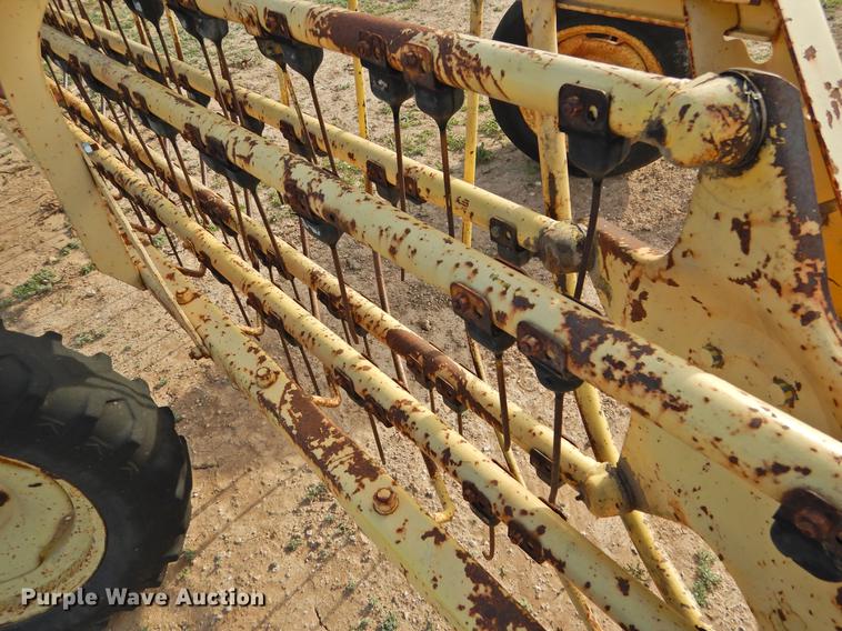 image for item DF2532 New Holland 258 hay rake