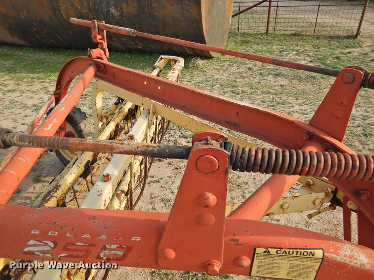 image for item DF2532 New Holland 258 hay rake