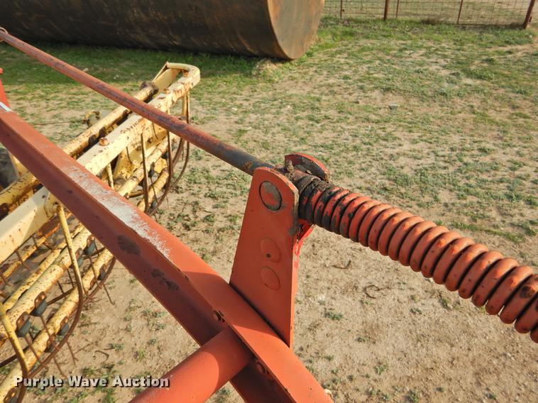 image for item DF2532 New Holland 258 hay rake