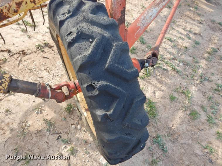 image for item DF2532 New Holland 258 hay rake