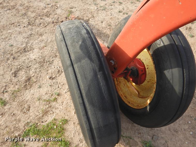 image for item DF2532 New Holland 258 hay rake