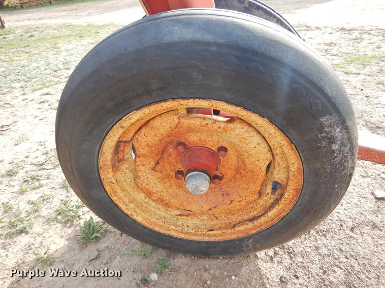 image for item DF2532 New Holland 258 hay rake