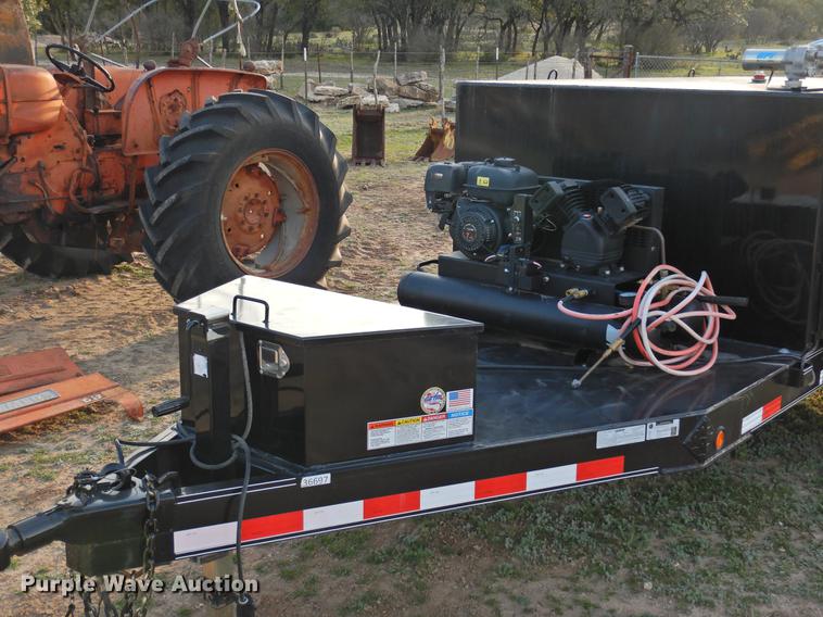 image for item DF2536 2016 Lamar tank trailer