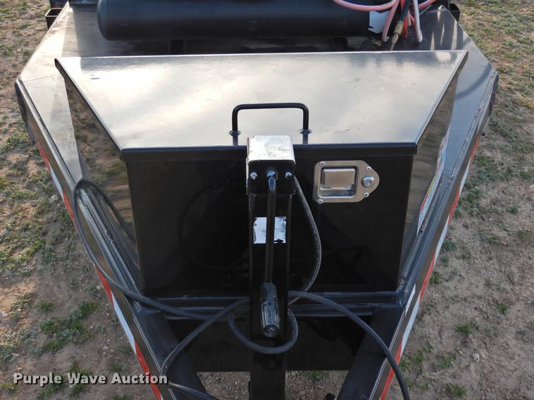 image for item DF2536 2016 Lamar tank trailer