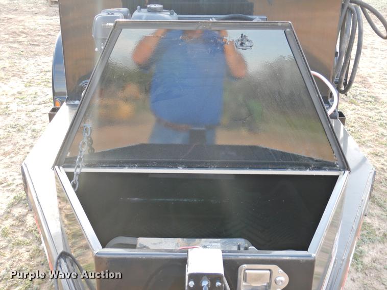 image for item DF2536 2016 Lamar tank trailer