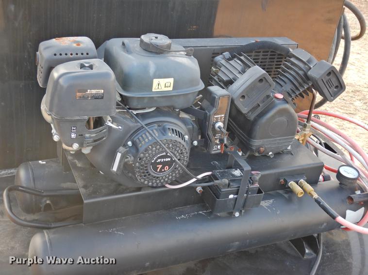 image for item DF2536 2016 Lamar tank trailer