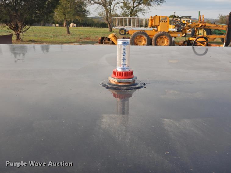 image for item DF2536 2016 Lamar tank trailer