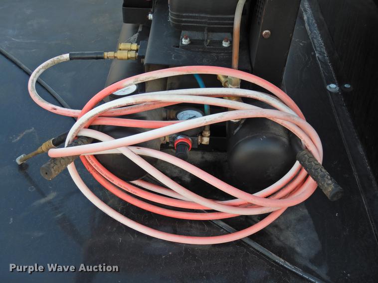 image for item DF2536 2016 Lamar tank trailer