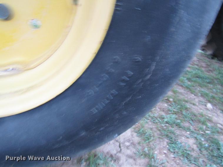 image for item DF2537 John Deere 1070 tractor