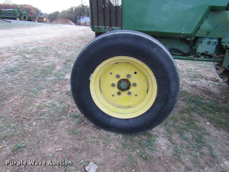 image for item DF2537 John Deere 1070 tractor