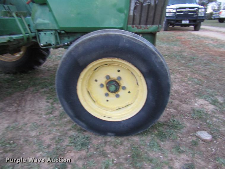 image for item DF2537 John Deere 1070 tractor
