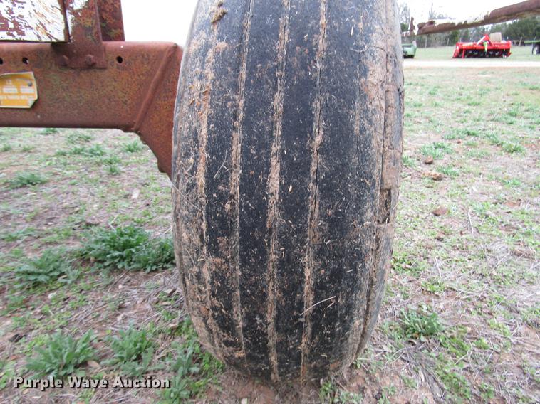 image for item DF2538 Hay bale feeder wagon