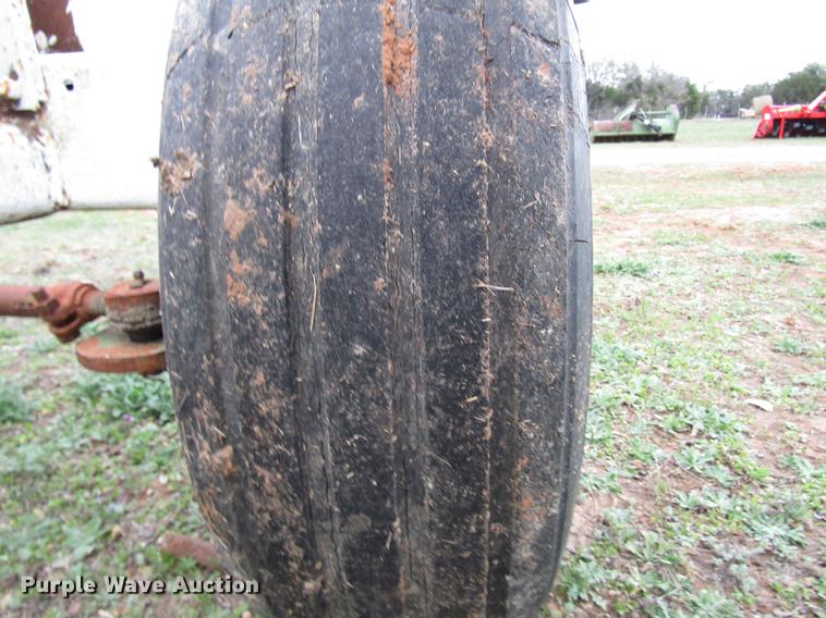 image for item DF2538 Hay bale feeder wagon