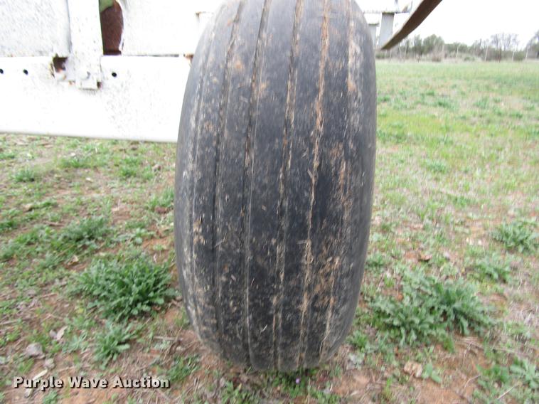 image for item DF2538 Hay bale feeder wagon