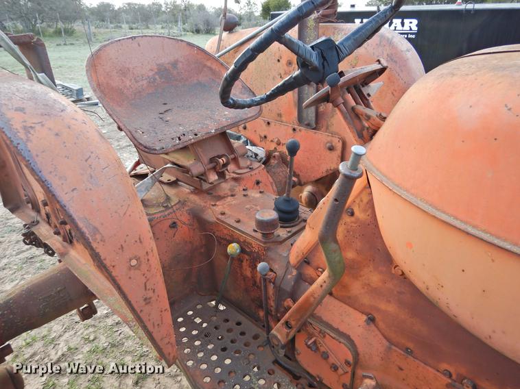 image for item DF2540 Allis Chalmers D17 tractor