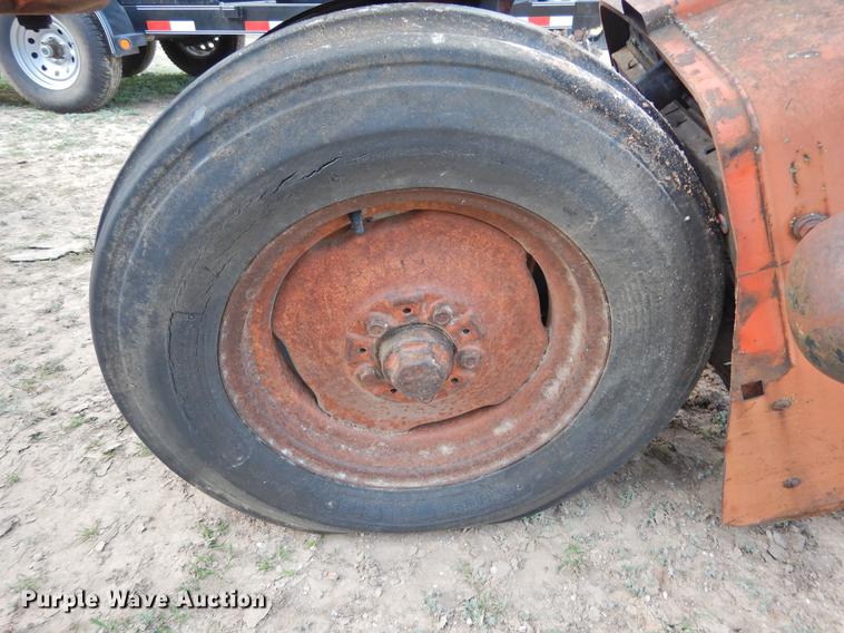 image for item DF2540 Allis Chalmers D17 tractor