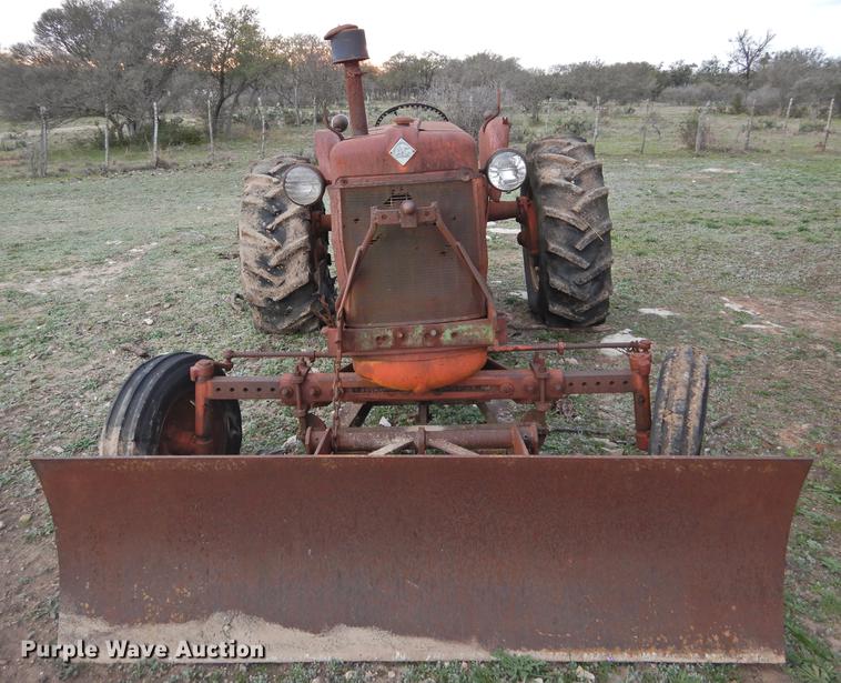 image for item DF2541 Allis Chalmers D17 tractor